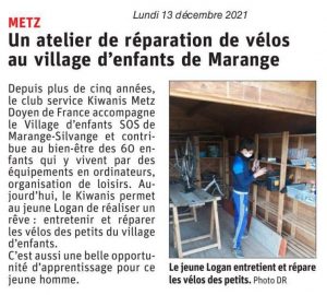 Un atelier de réparation de vélos au village d'enfants de Marange