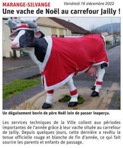 Une vache de Noël au carrefour de Jailly !
